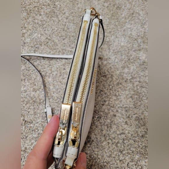 Michael kors Bag with matching wristlet - Picture 5 of 12